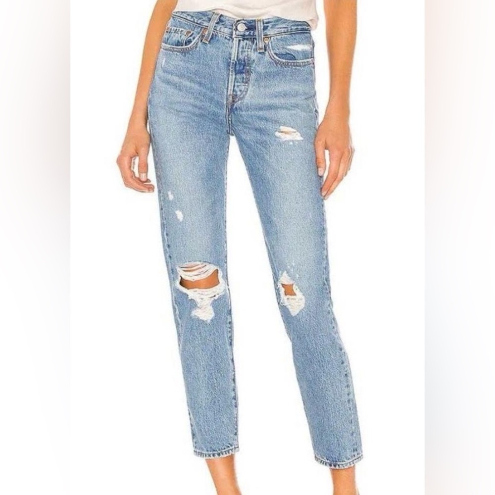 Levi’s premium denim Wedgie Light Wash Distressed jeans